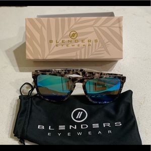 New in box. Blenders Jungle Rain sunglasses